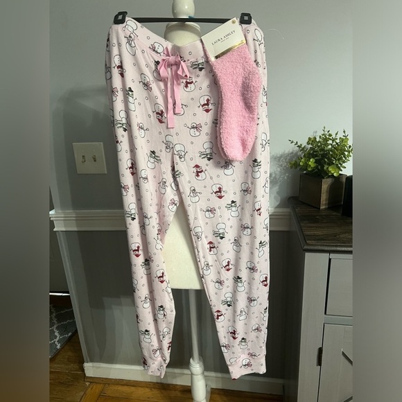 NWT- ⛄️ Laura Ashley Snowman Pajama Pants and matching Socks - Picture 2 of 5